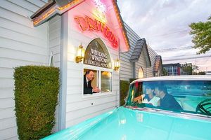Mariage drive-in à Las Vegas : mariez-vous dans votre voiture
